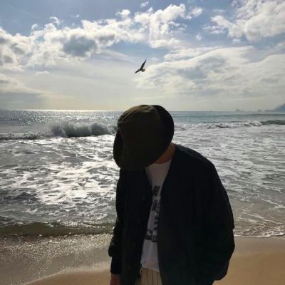 成熟帅气风格的微信个性男生头像合集下载