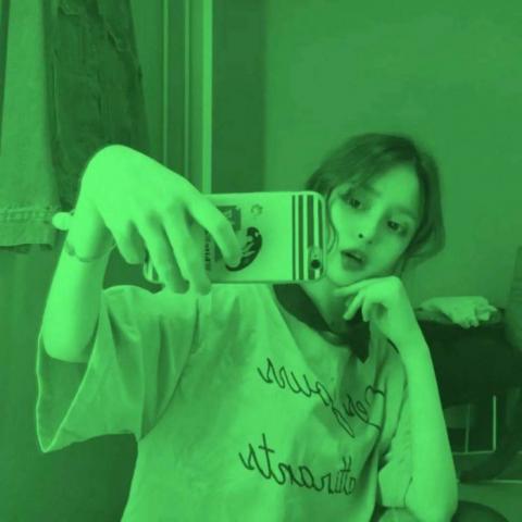 微信爆火的绿色背景潮流女生头像下载