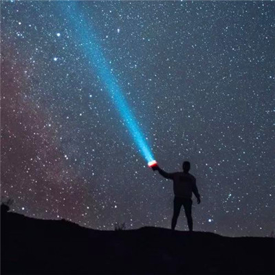 成熟帅气风格的微信个性男生头像合集下载