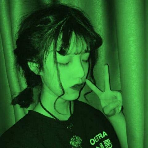 微信爆火的绿色背景潮流女生头像下载