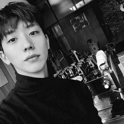 成熟帅气风格的微信个性男生头像合集下载