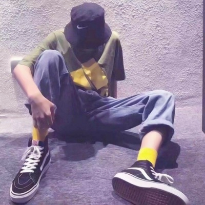 帅气时尚风格的微信男生头像合集下载