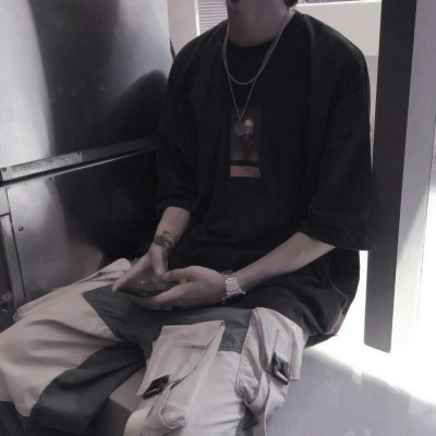 帅气时尚风格的微信男生头像合集下载