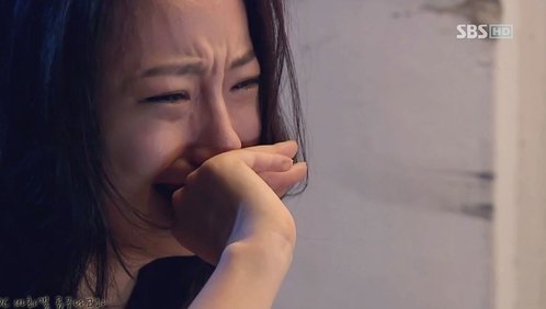 无比伤心微信哭泣女生头像合集下载