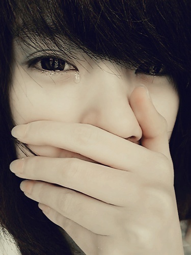 无比伤心微信哭泣女生头像合集下载