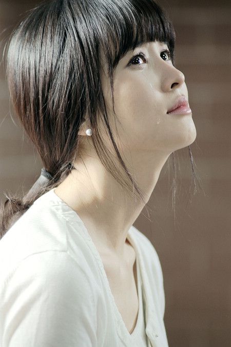 无比伤心微信哭泣女生头像合集下载