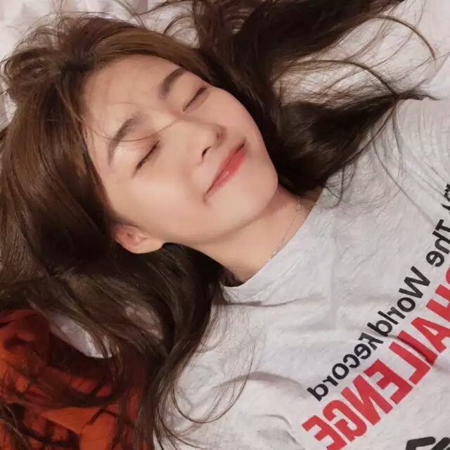 微信粉嫩气质时尚女头