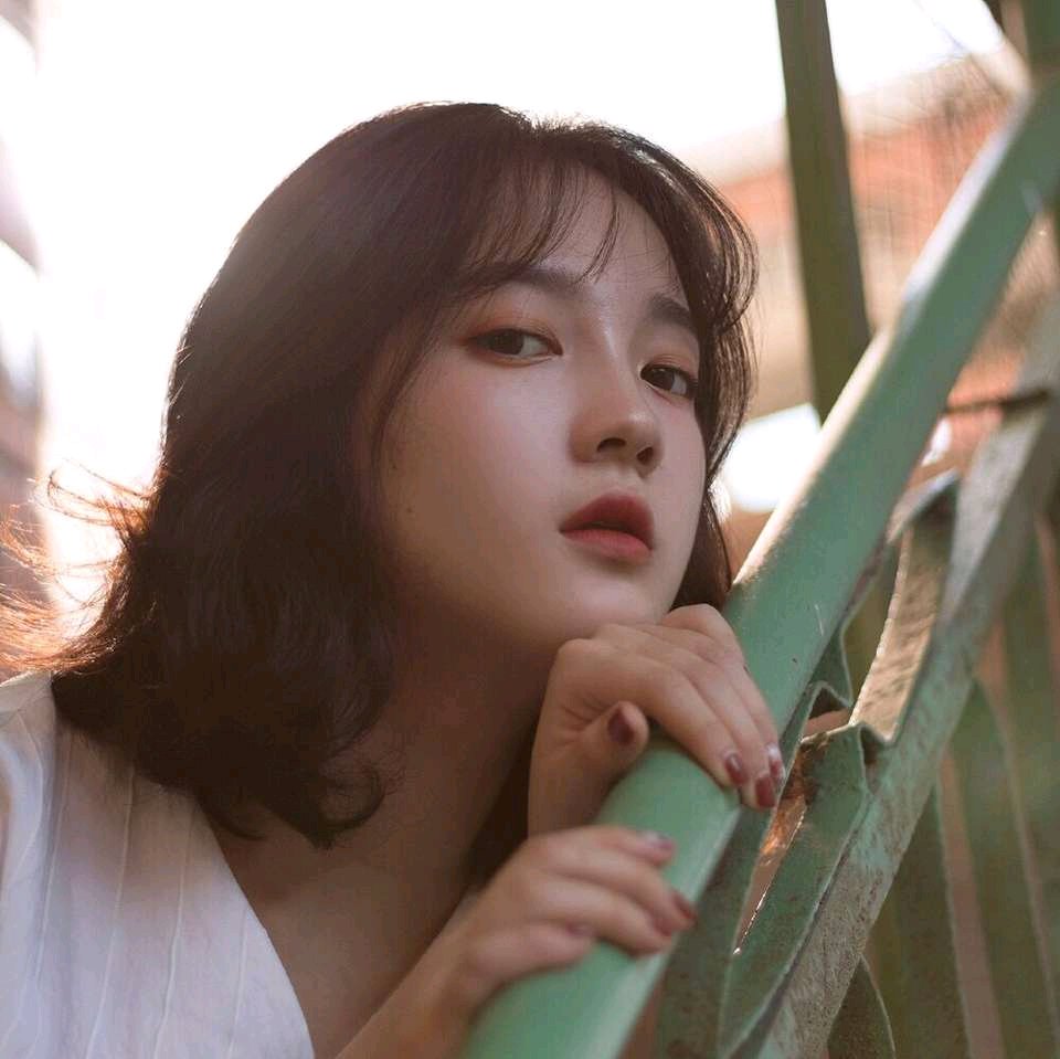 微信粉嫩气质时尚女头