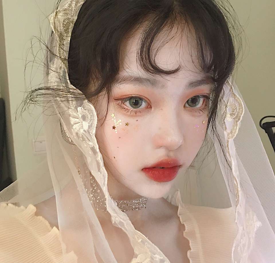 微信粉嫩气质时尚女头