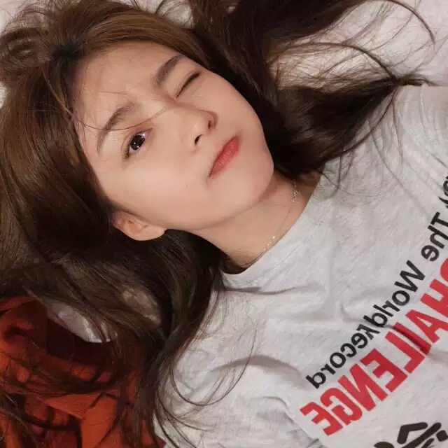 微信粉嫩气质时尚女头