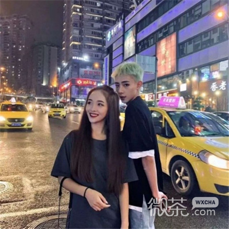 可爱搞怪的微信个性情侣图片下载