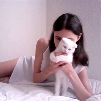 最新帅气个性微信欧美范女生头像合集下载