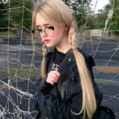 最新帅气个性微信欧美范女生头像合集下载