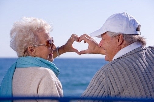 恩爱老人系列微信情侣图片合集下载