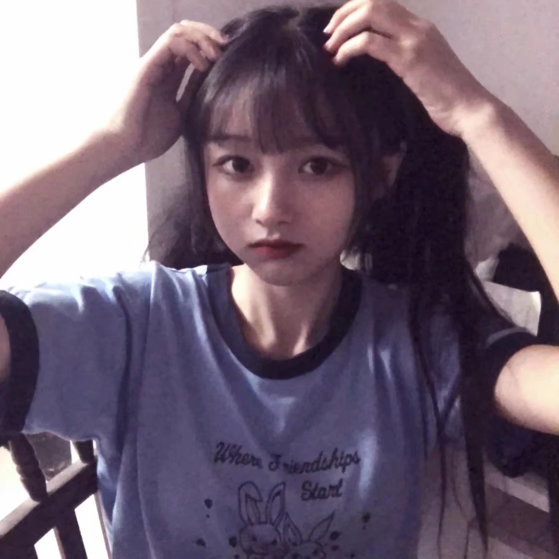 微信纯洁霸气御姐头像