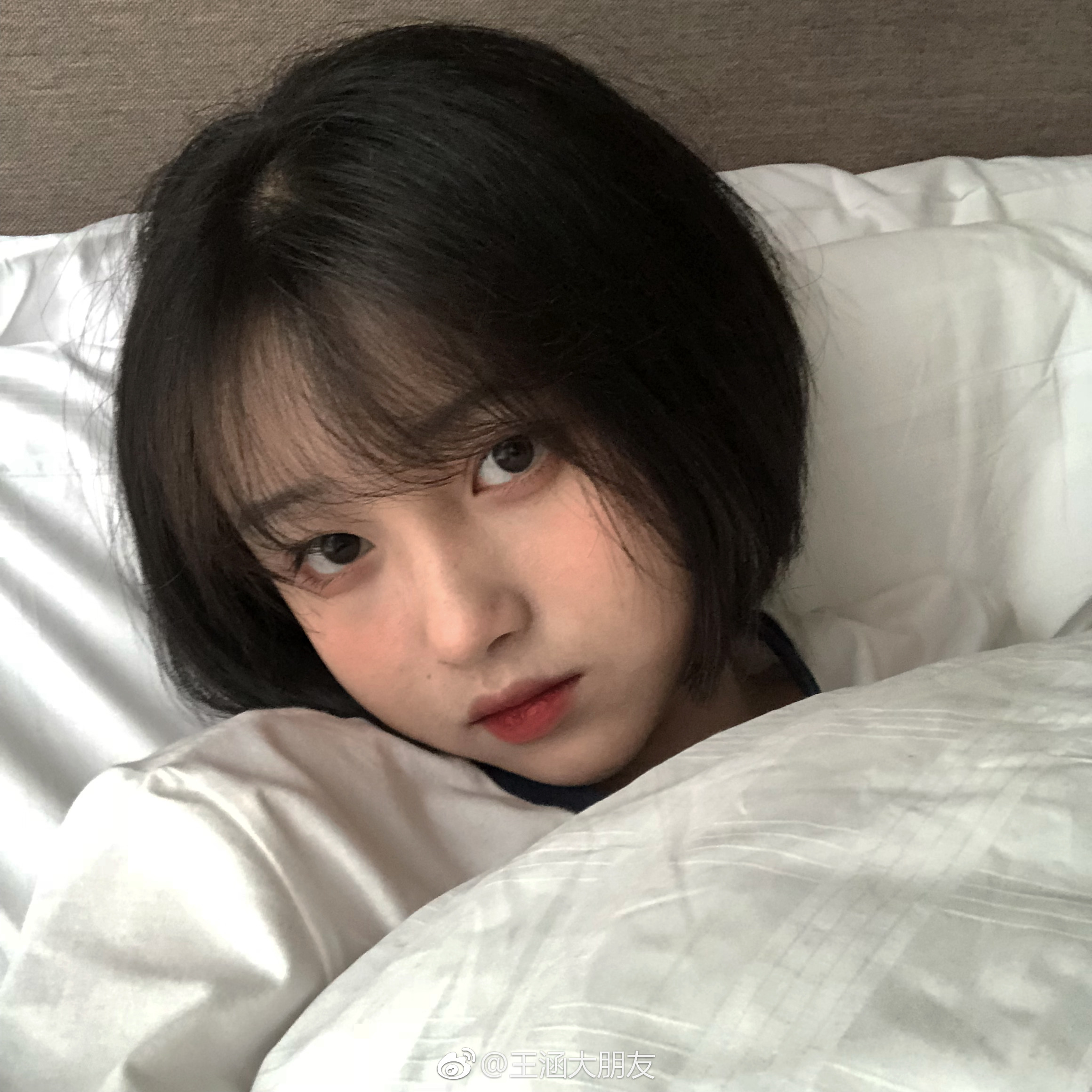 微信纯洁霸气御姐头像