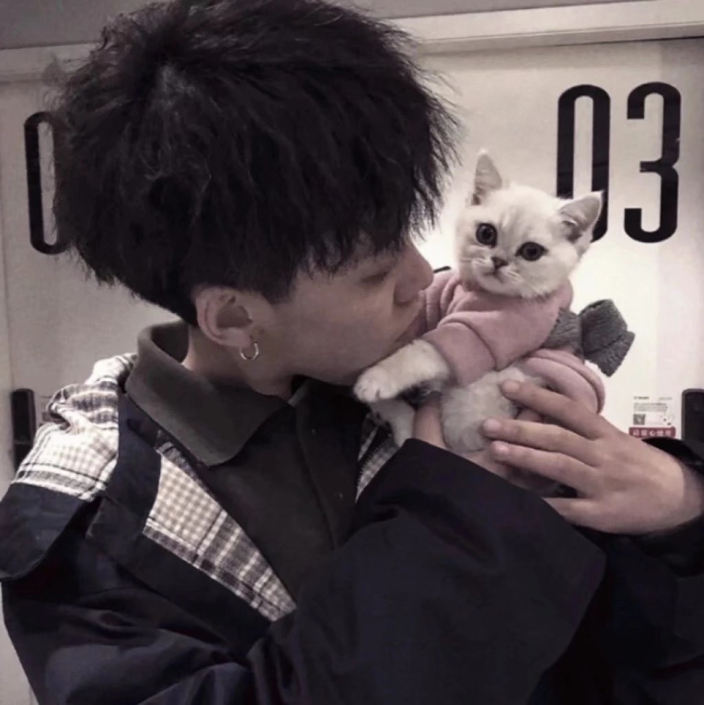 微信纯洁霸气御姐头像