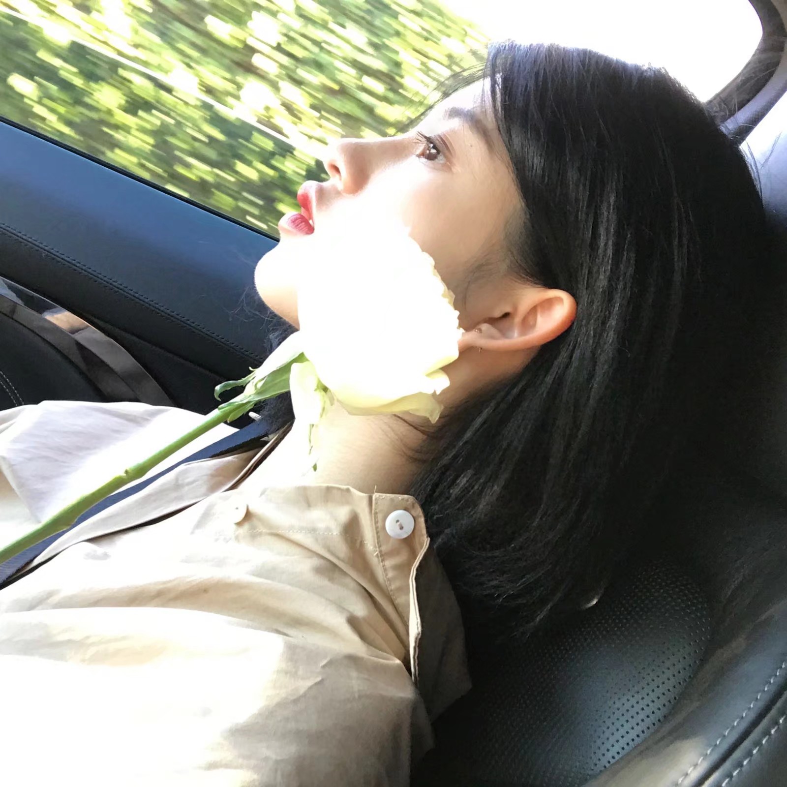 微信纯洁霸气御姐头像