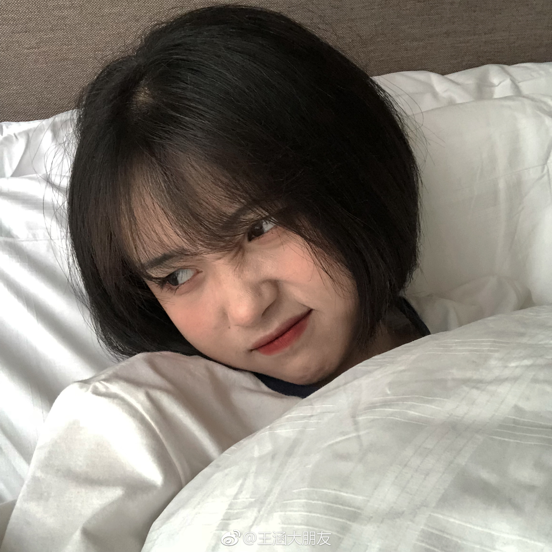 微信纯洁霸气御姐头像