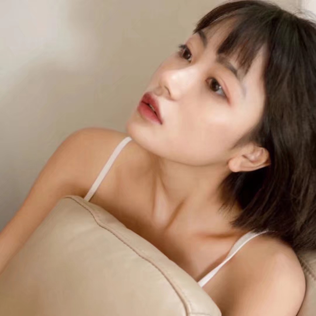 微信纯洁霸气御姐头像