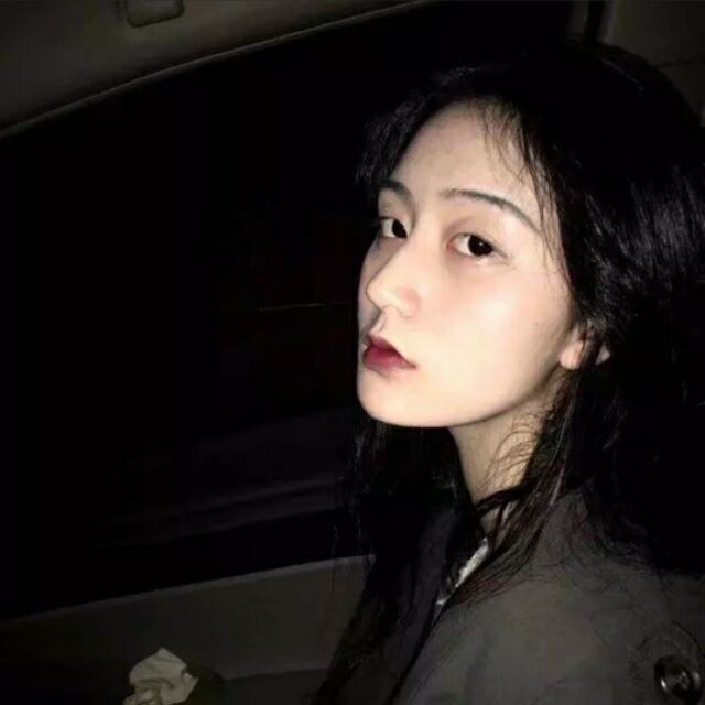 微信纯洁霸气御姐头像