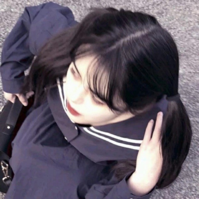 微信纯洁霸气御姐头像