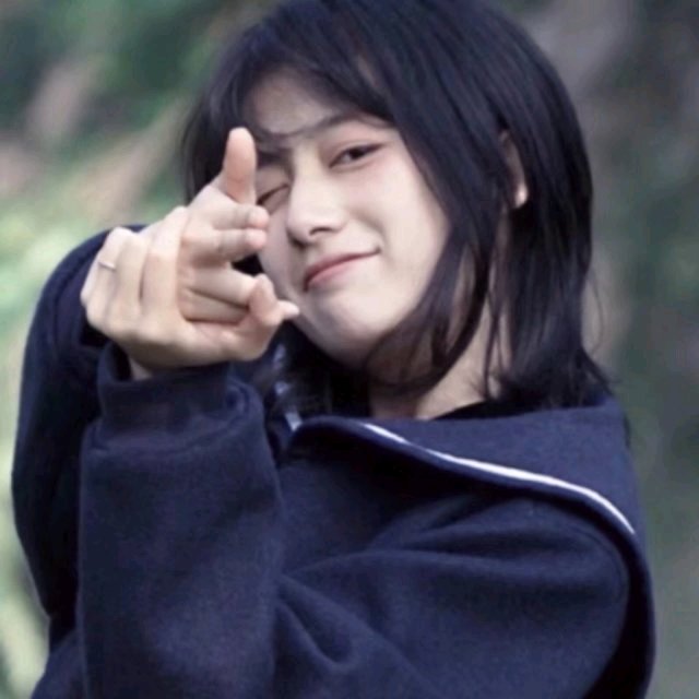 微信粉嫩文艺气质女头