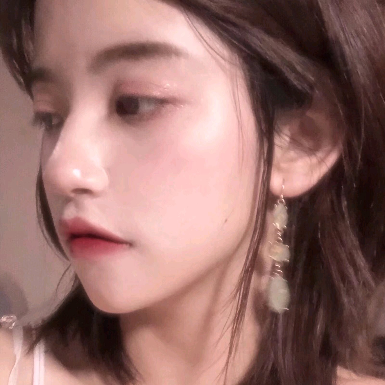 微信粉嫩文艺气质女头