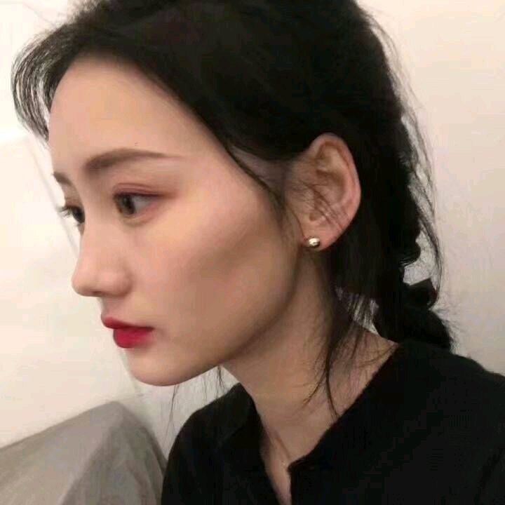 微信粉嫩文艺气质女头