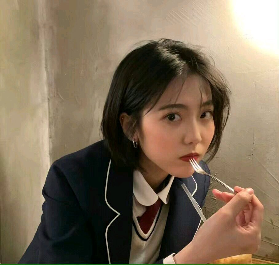 微信粉嫩文艺气质女头