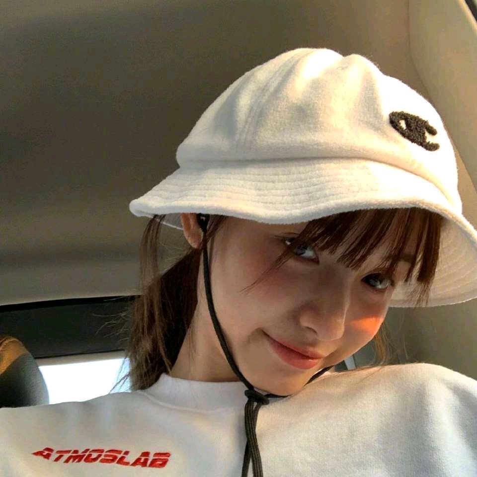 微信粉嫩文艺气质女头