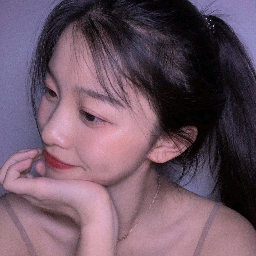 微信粉嫩文艺气质女头