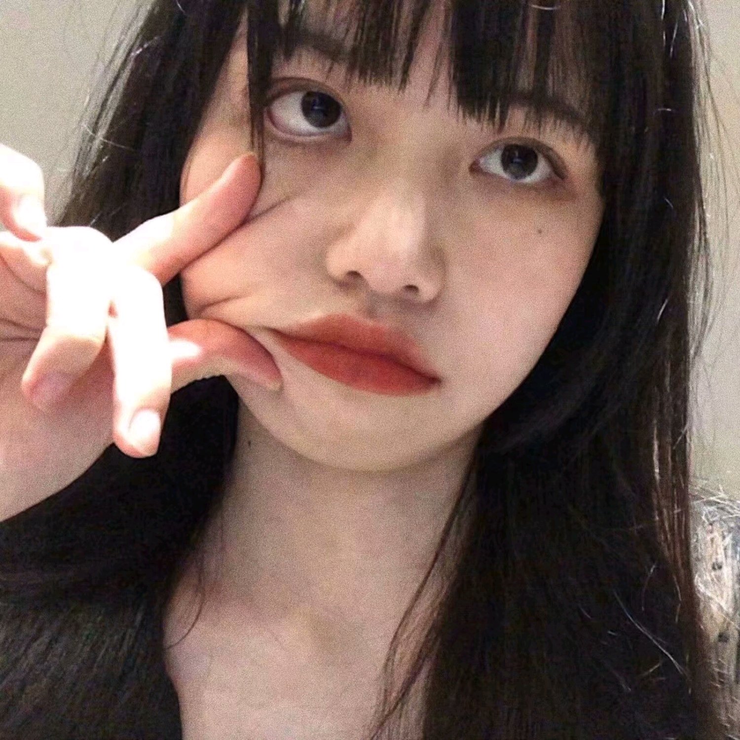 微信粉嫩文艺气质女头