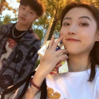 甜蜜恩爱的微信情侣头像套图下载