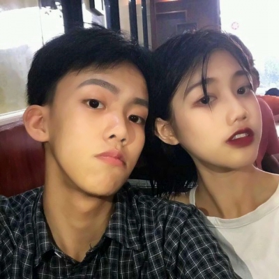 甜蜜恩爱的微信情侣头像套图下载