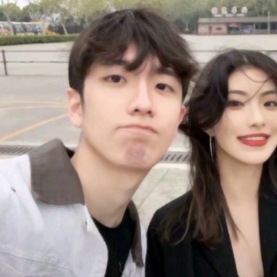 甜蜜恩爱的微信情侣头像套图下载