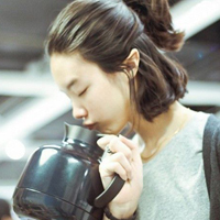 个性帅气的微信气质短发女生头像下载