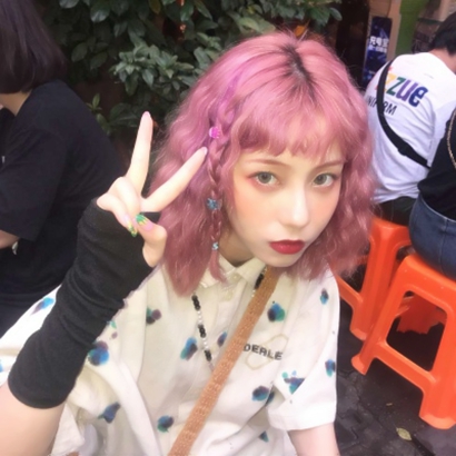 微信个性高冷原宿风的女生头像套图下载