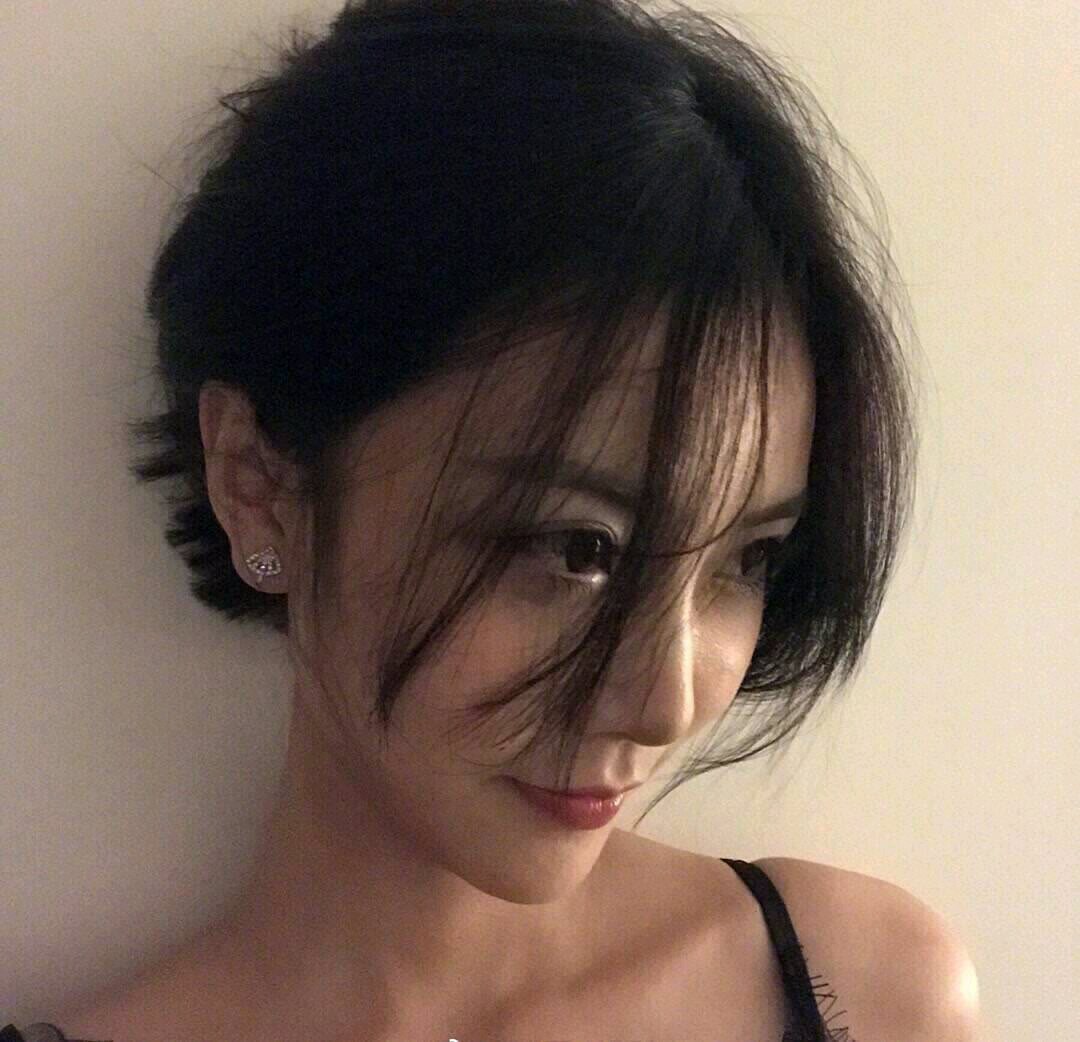 微信清新洒脱高颜值女头