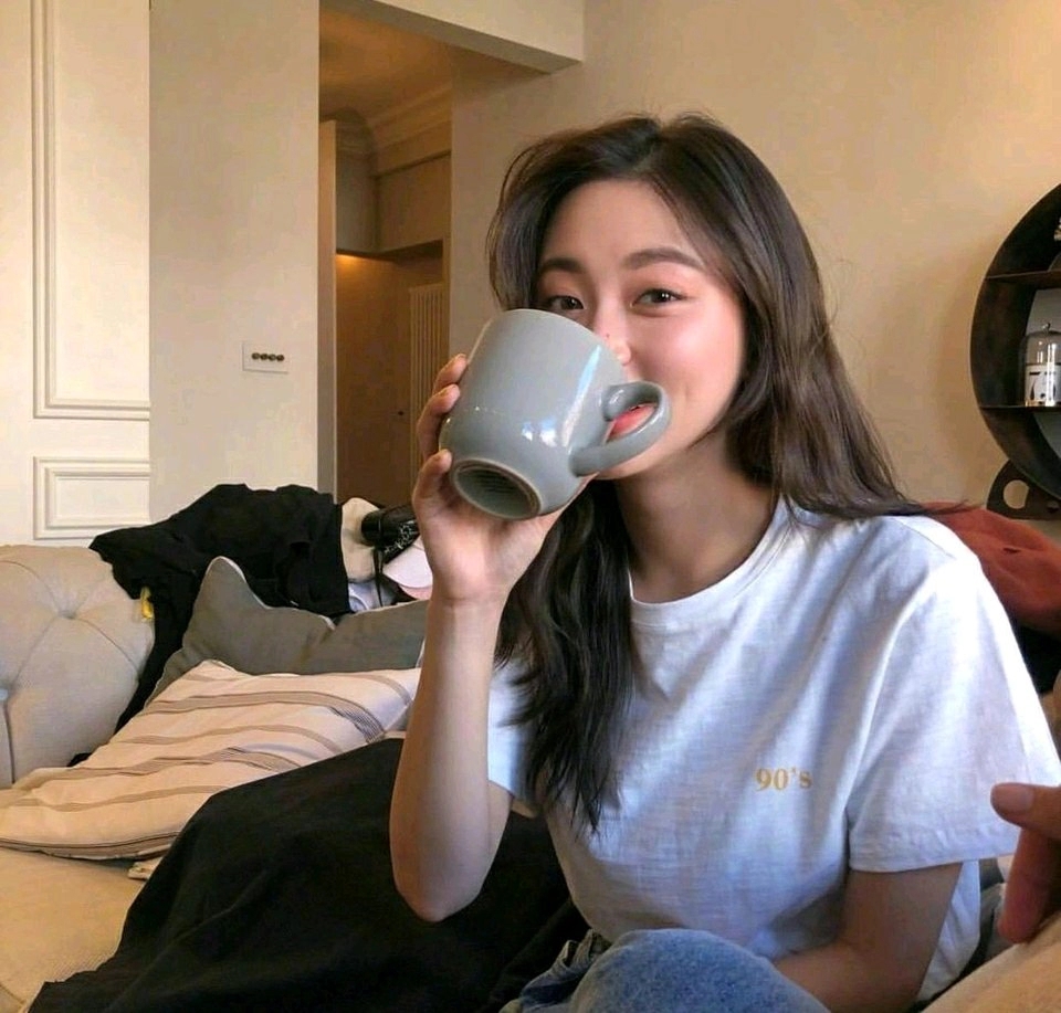 微信简洁森系性感女头