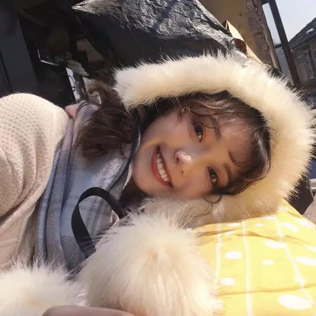 微信温馨佛系时尚女头