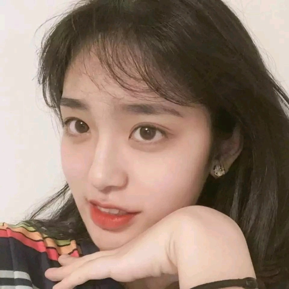 微信简洁森系性感女头