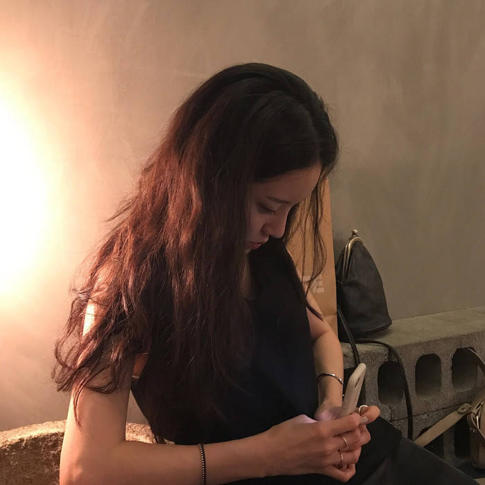 微信简洁森系性感女头