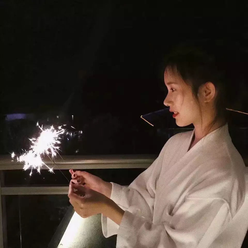 微信温馨佛系时尚女头