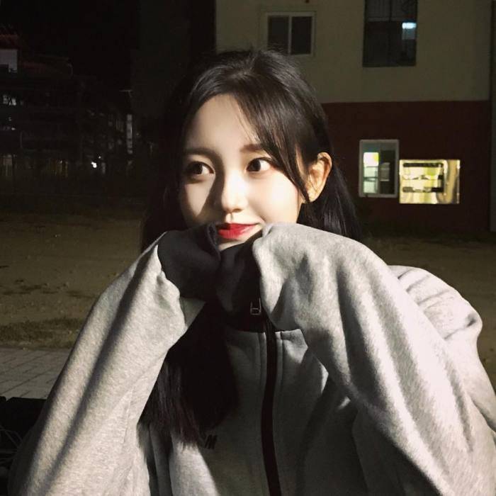 微信简洁森系性感女头