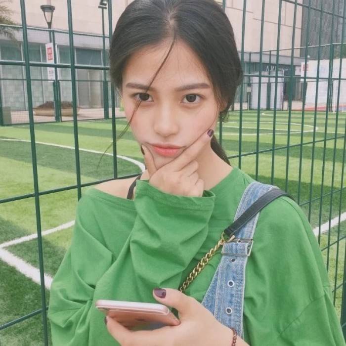 微信简洁森系性感女头