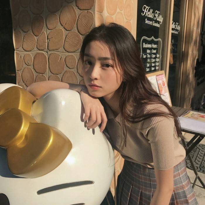 微信简洁森系性感女头