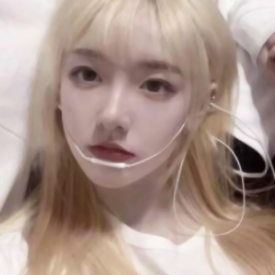 美丽个性的微信最新彩色头发女生头像下载