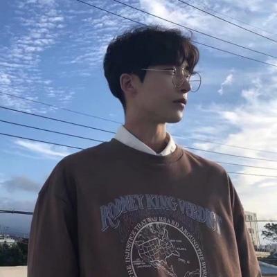微信小清新帅气成熟男头