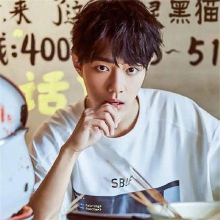 帅气男神肖战系列微信图片合集下载